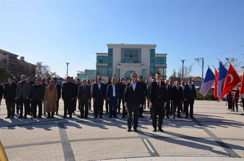 Kaymakamımız Sayın İbrahim PELİT 18 Mart Çanakkale Zaferi ve Şehitleri Anma Günü Münasebetiyle Düzenlenen Çelenk Sunma Törenine Katıldı